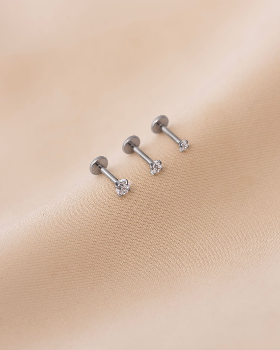 Luxo titanium stud (Silver | 1 pc)