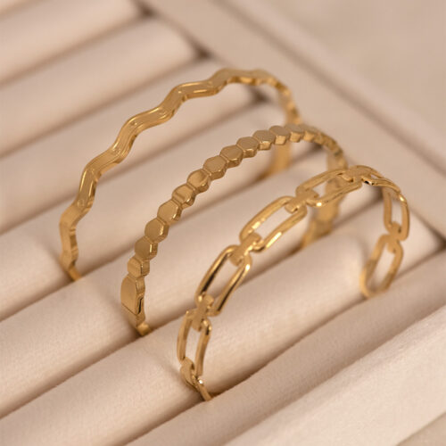 Alternative view of Astra Bangle