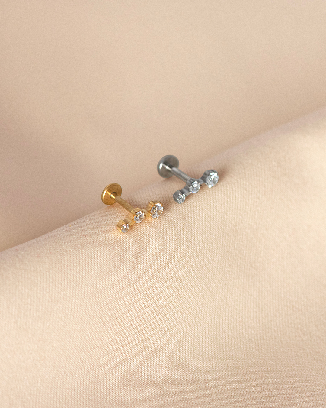 Trio Curve titanium upper ear stud (1 pc) - Image 5